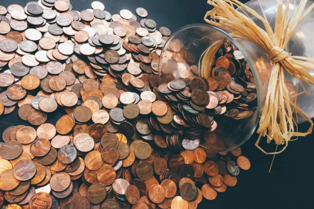 Pennies spilling from a jar, illustrating Florida’s cash rounding law